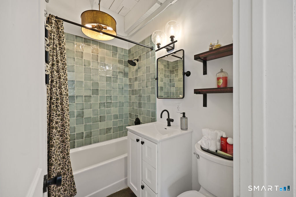 222 Williams Street East APT 223