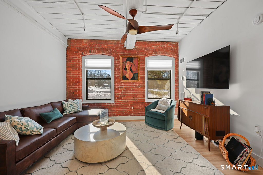 222 Williams Street East APT 223