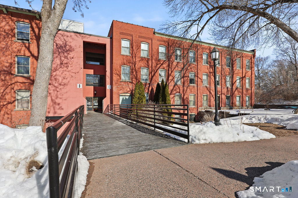 222 Williams Street East APT 223