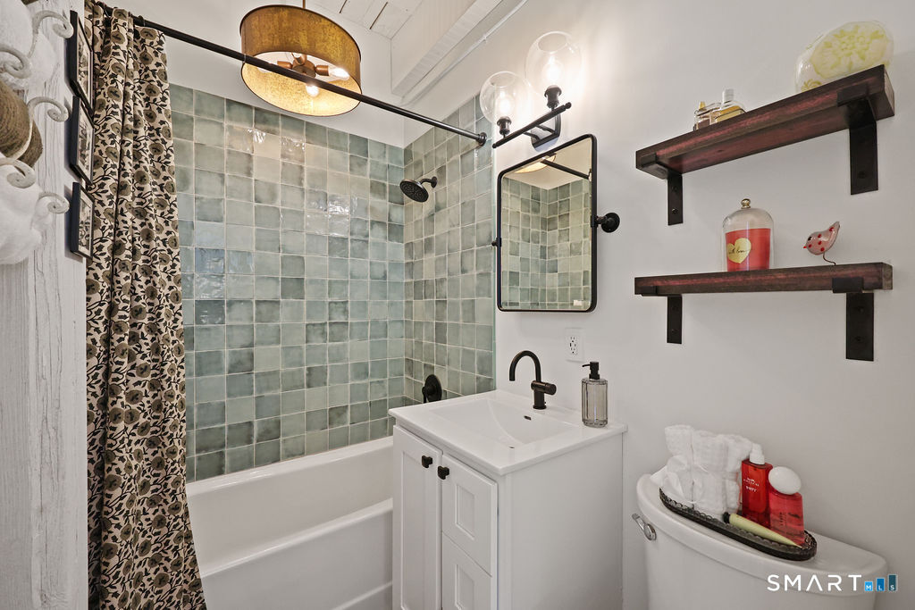 222 Williams Street East APT 223