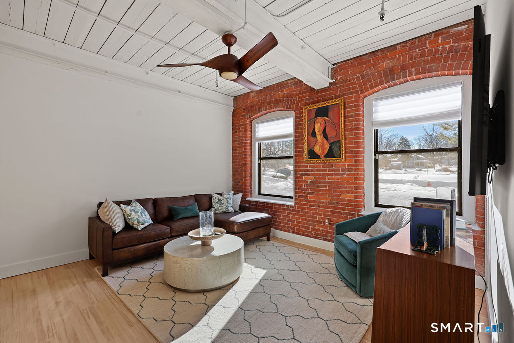 222 Williams Street East APT 223