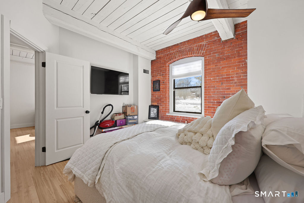 222 Williams Street East APT 223