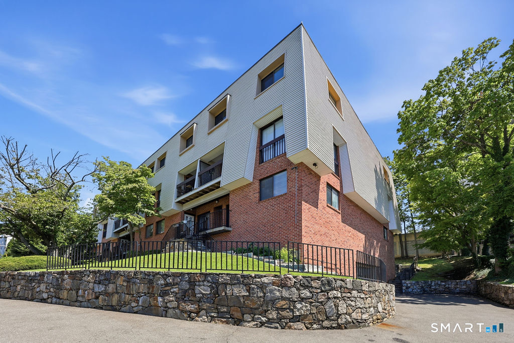 1 Valley Road Unit: 105