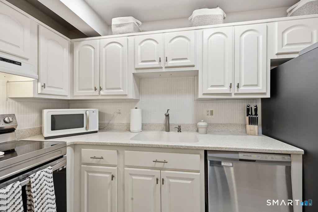 1 Valley Road Unit: 105