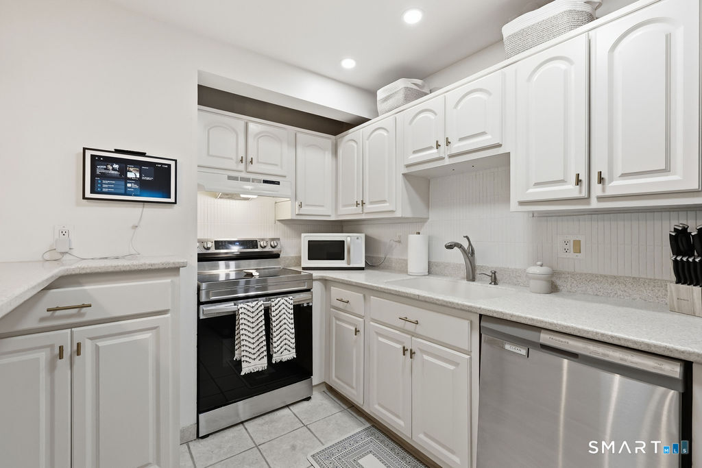 1 Valley Road Unit: 105