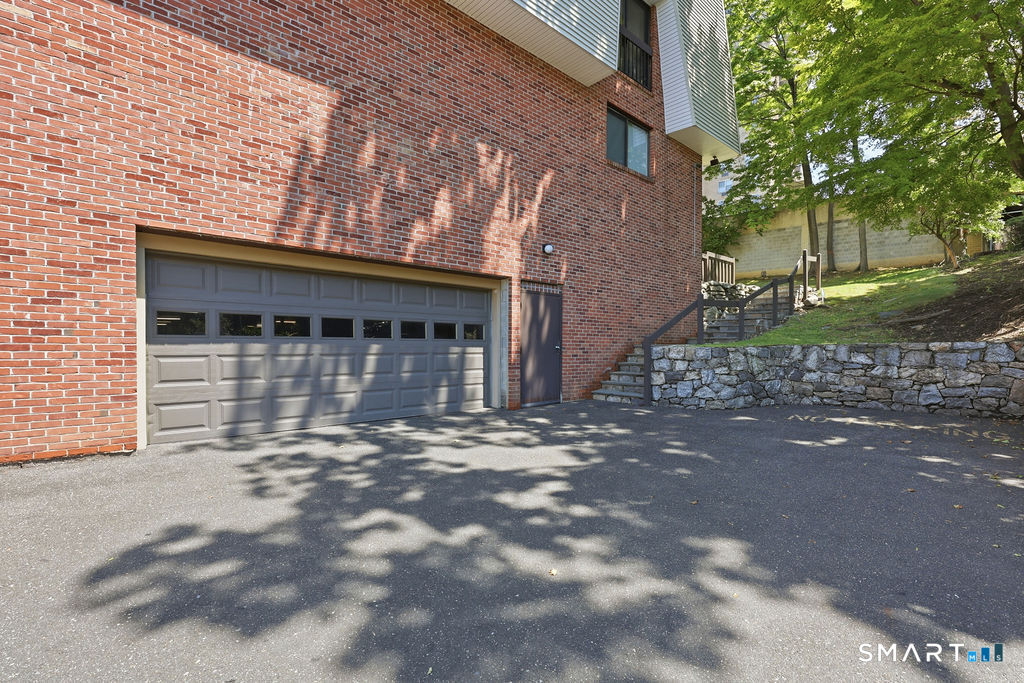 1 Valley Road Unit: 105