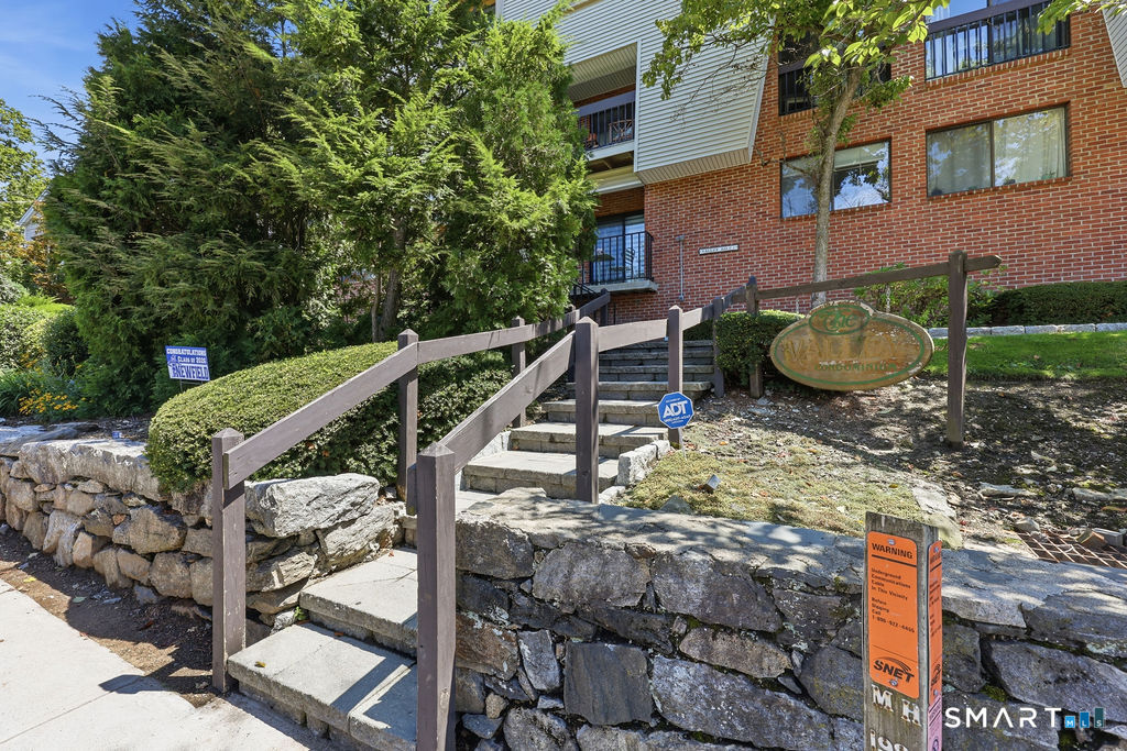 1 Valley Road Unit: 105