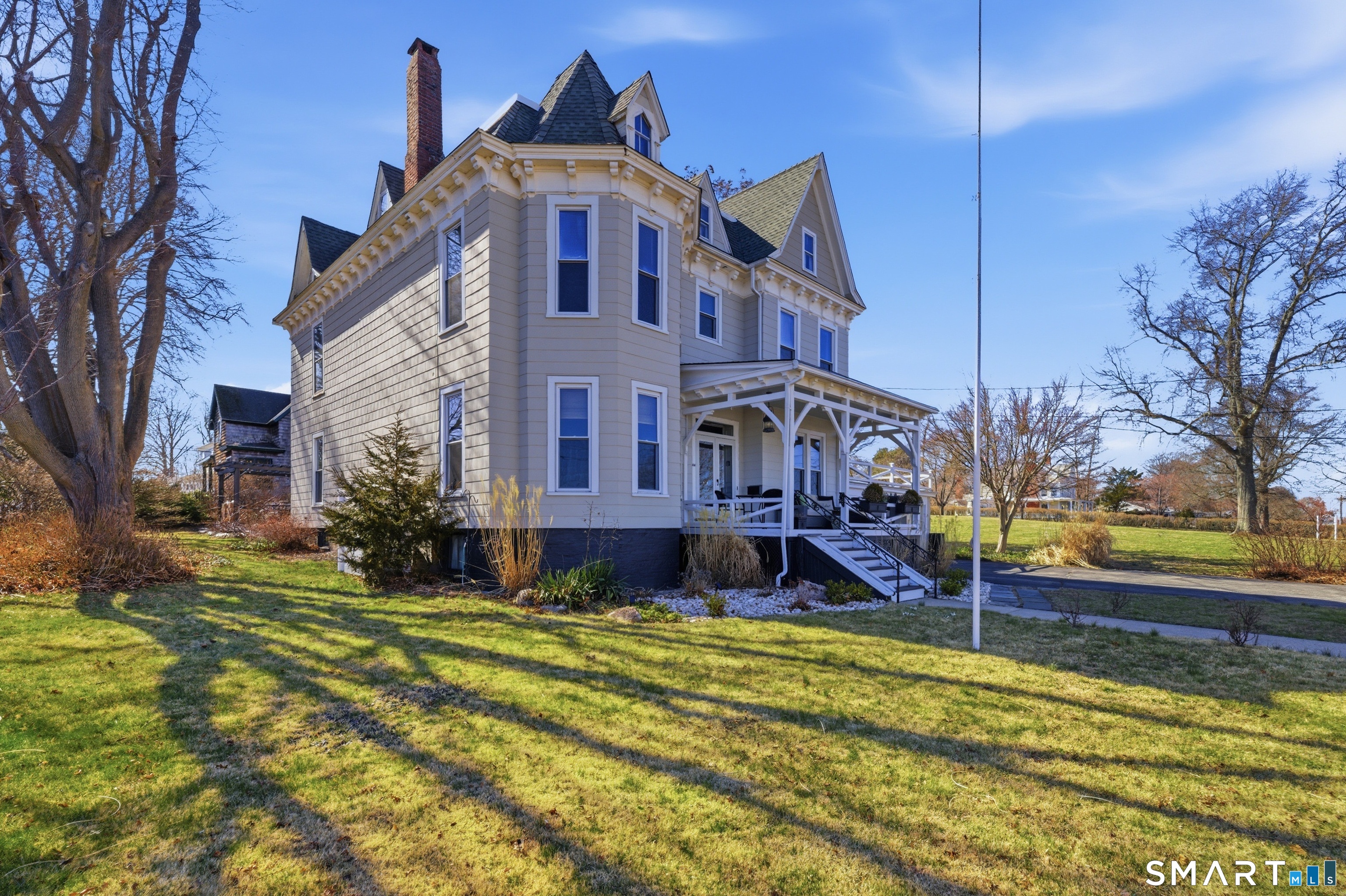 597 Pequot Avenue