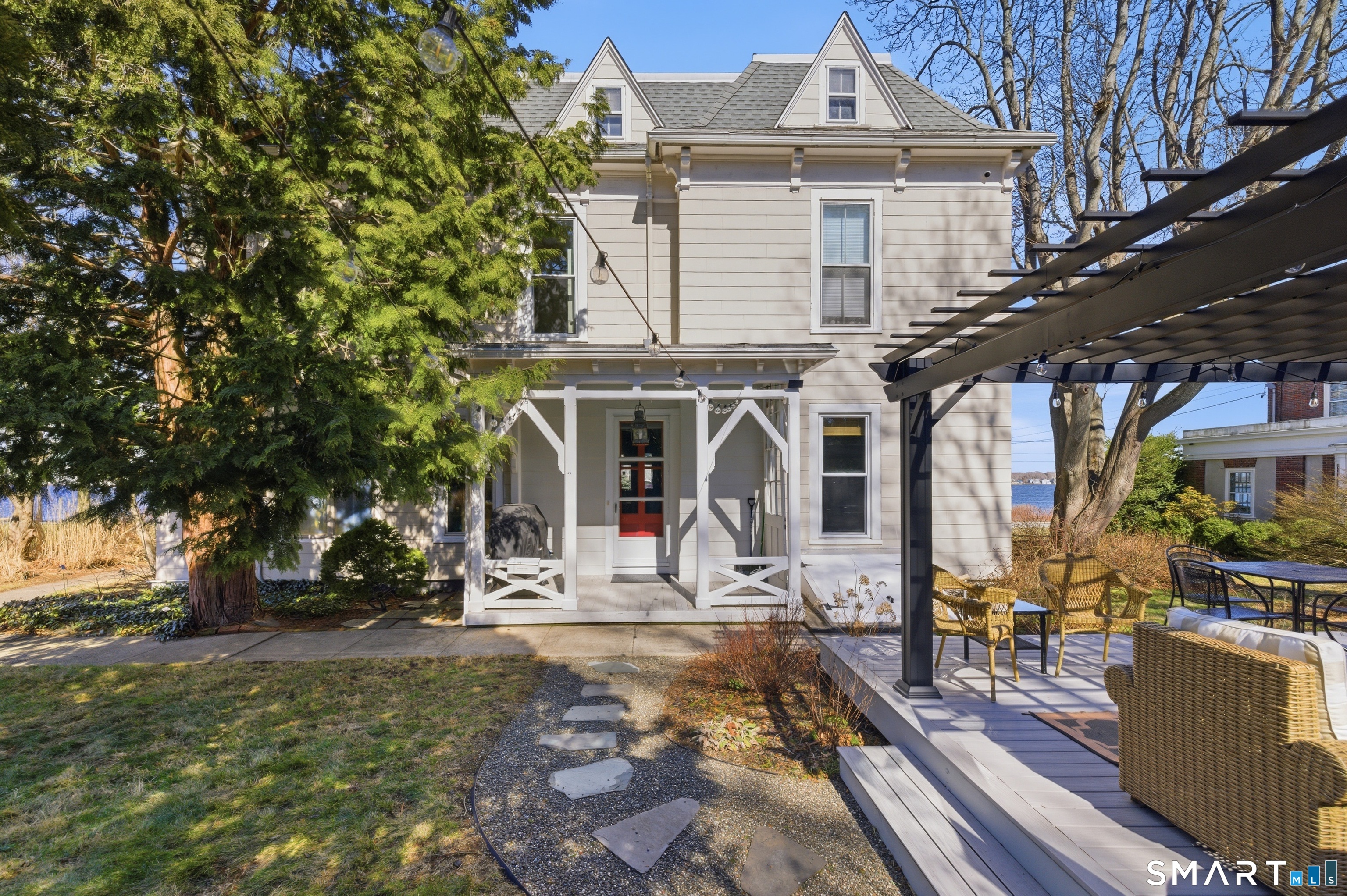 597 Pequot Avenue