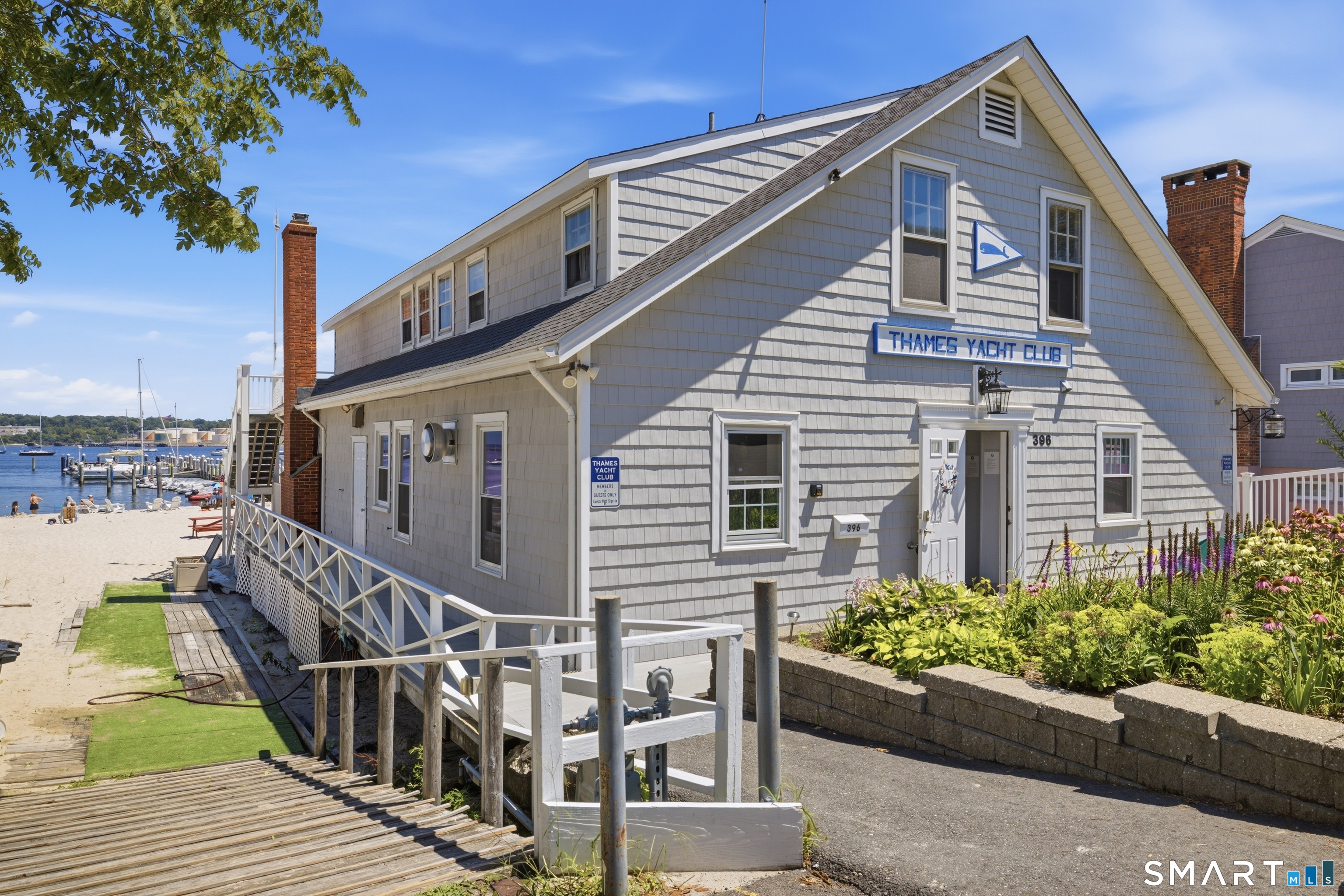 597 Pequot Avenue