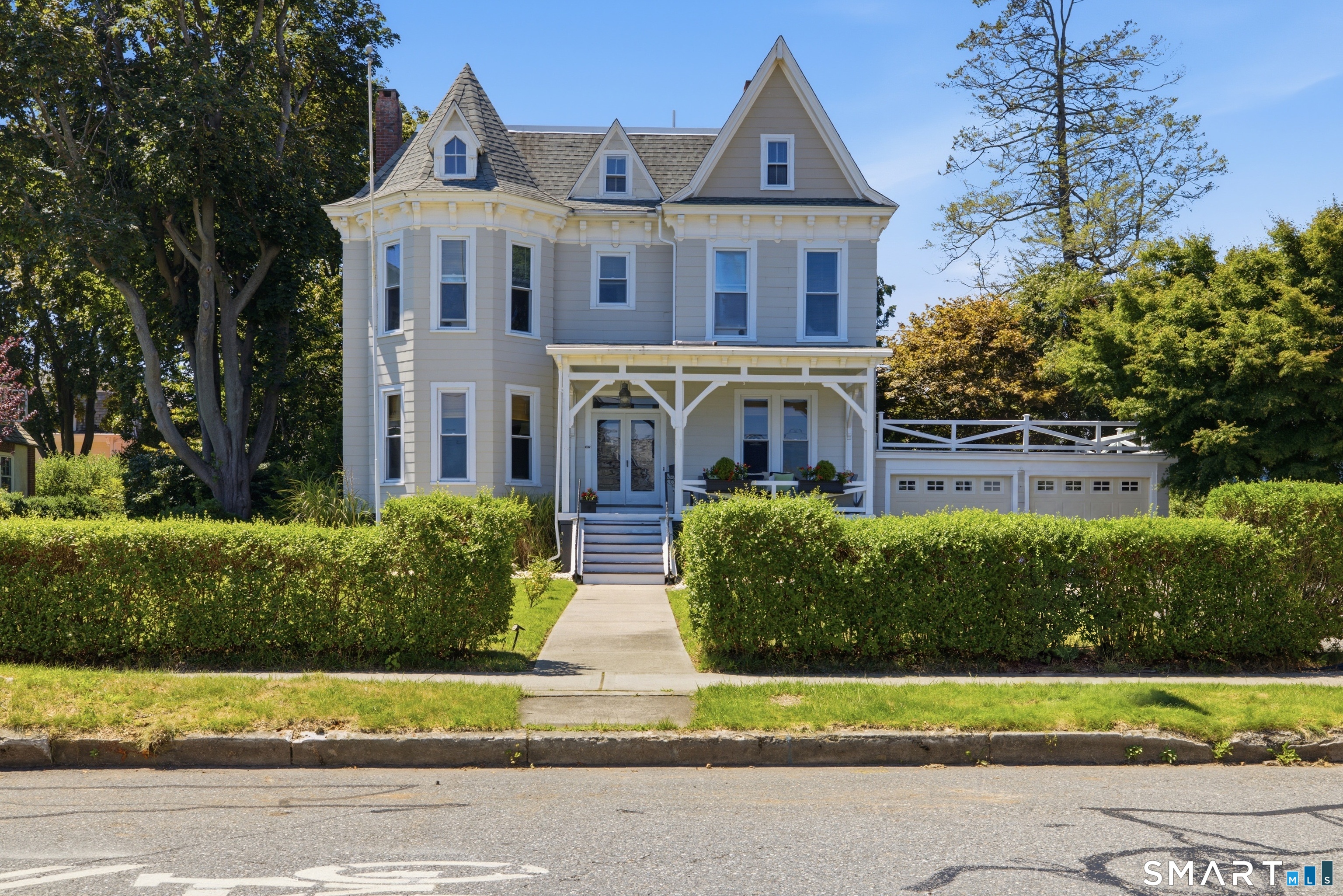 597 Pequot Avenue