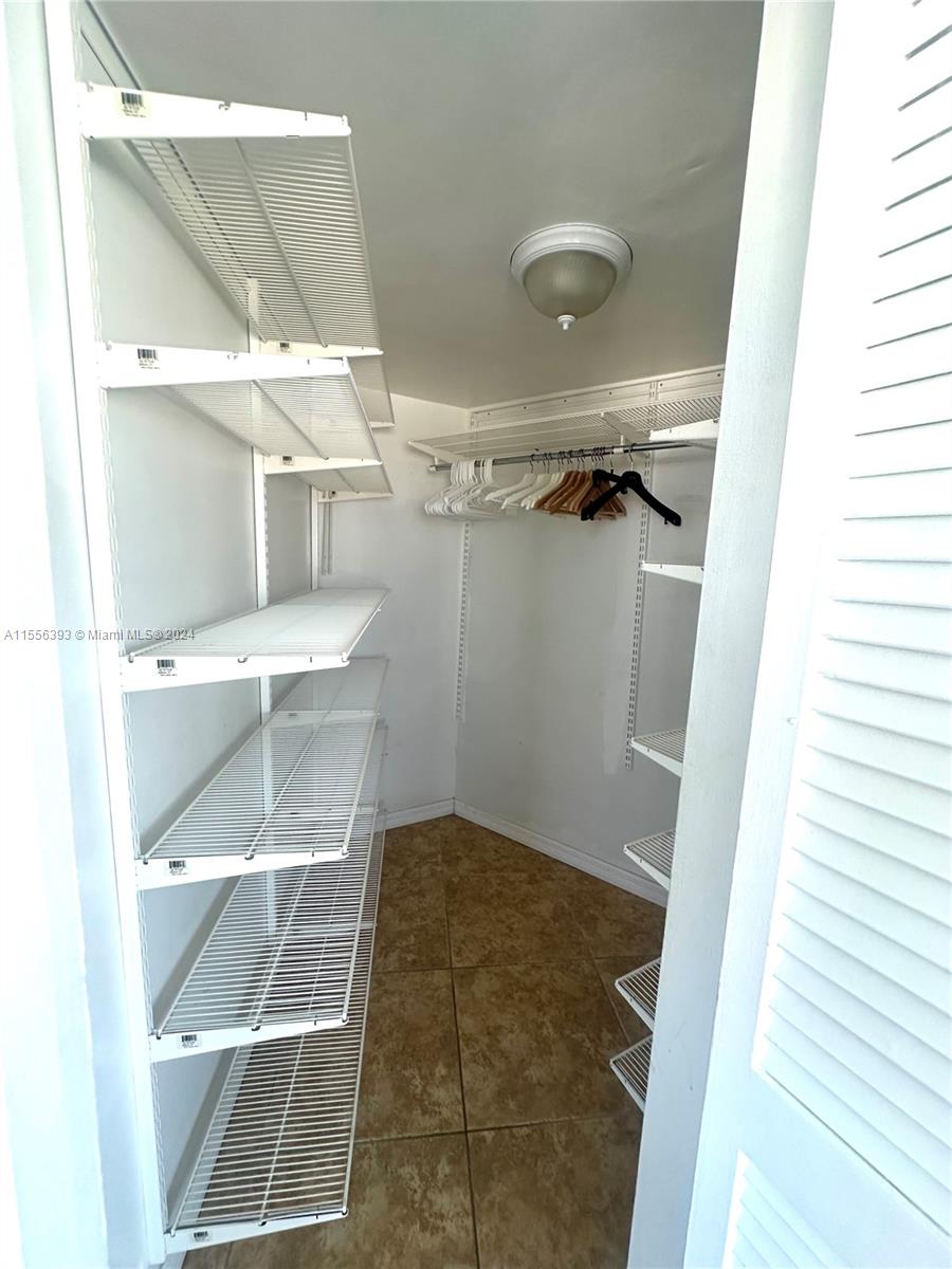 1881 Washington Ave # 11H