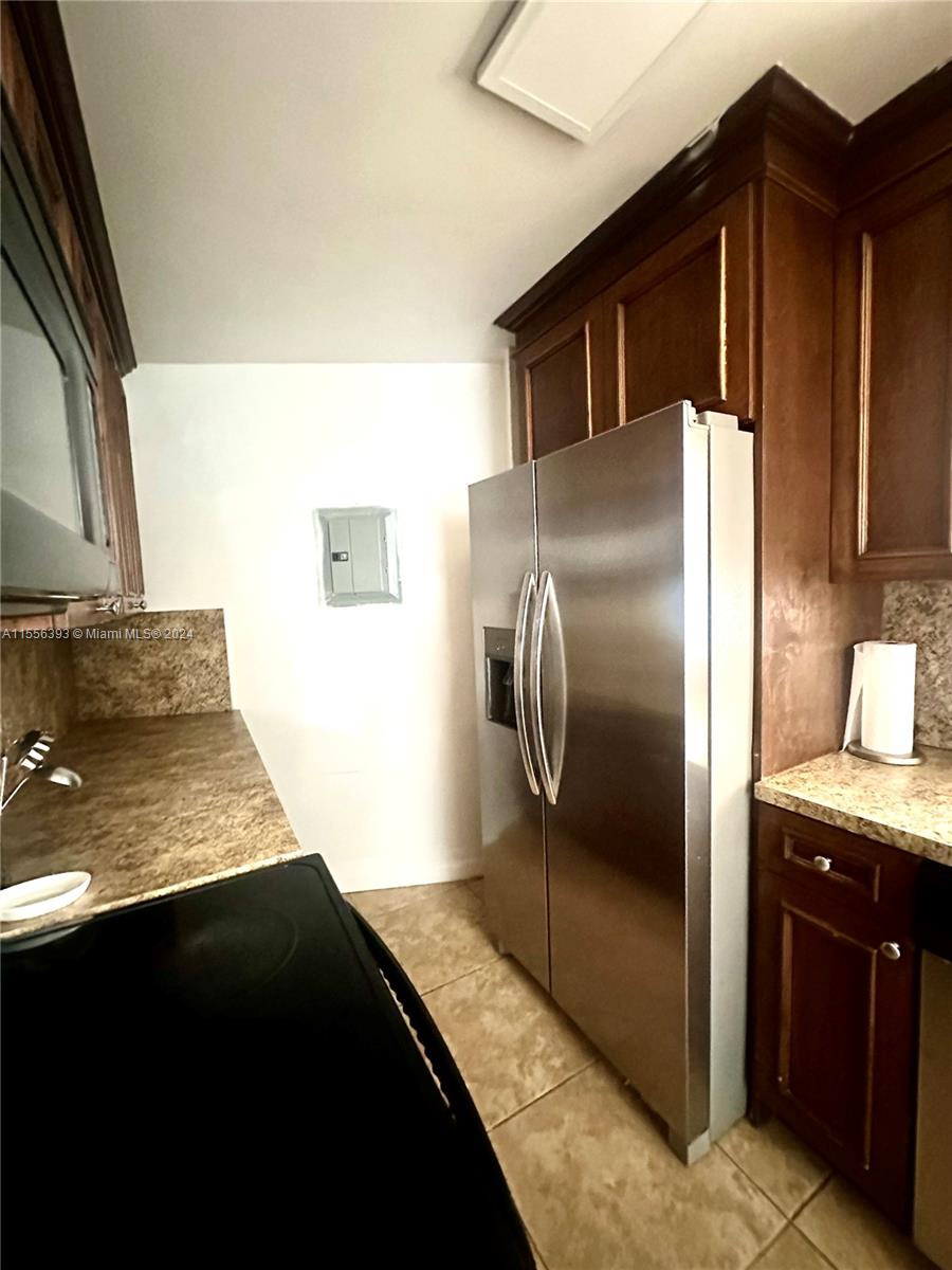 1881 Washington Ave # 11H