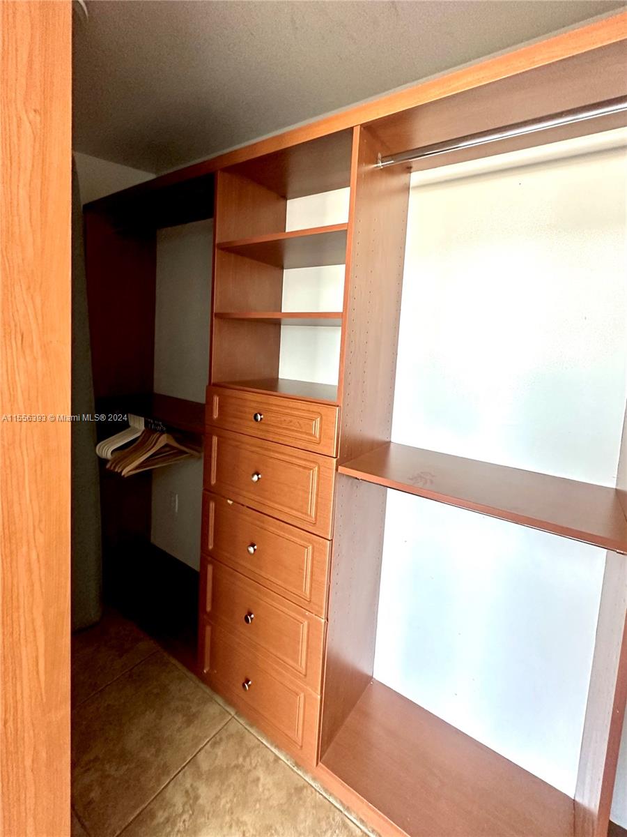 1881 Washington Ave # 11H