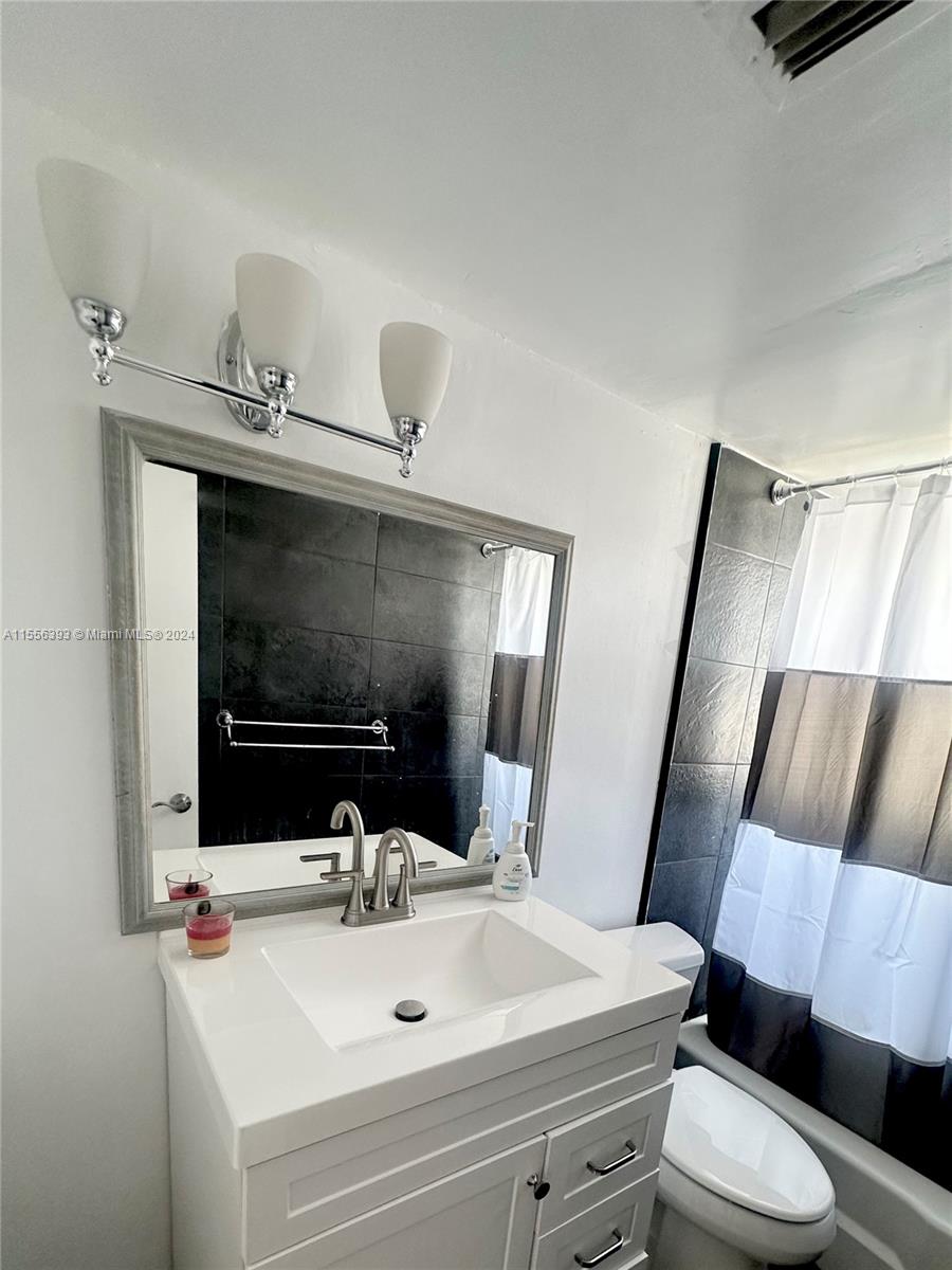 1881 Washington Ave # 11H