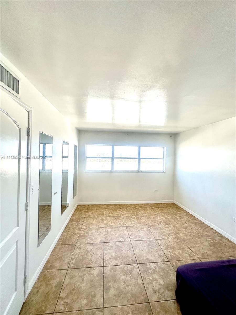 1881 Washington Ave # 11H