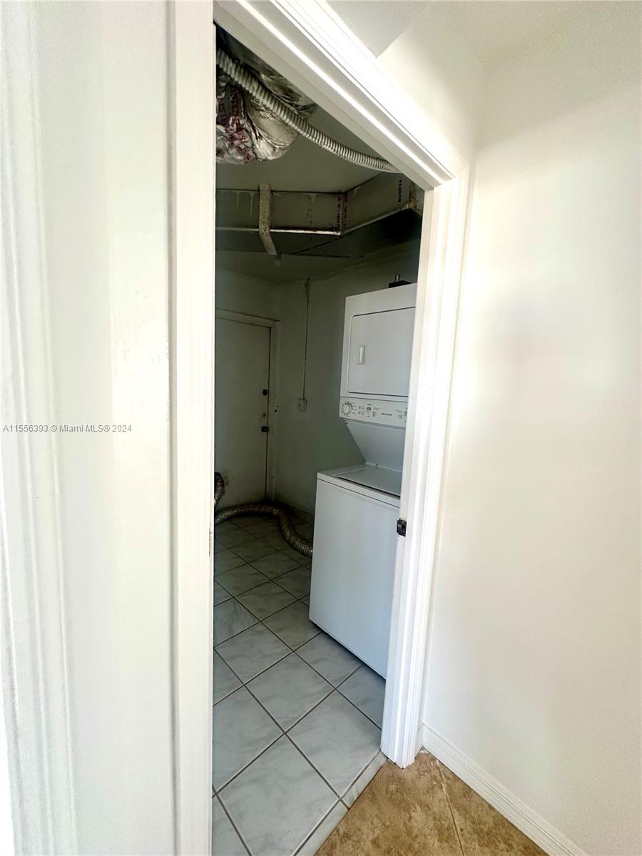 1881 Washington Ave # 11H