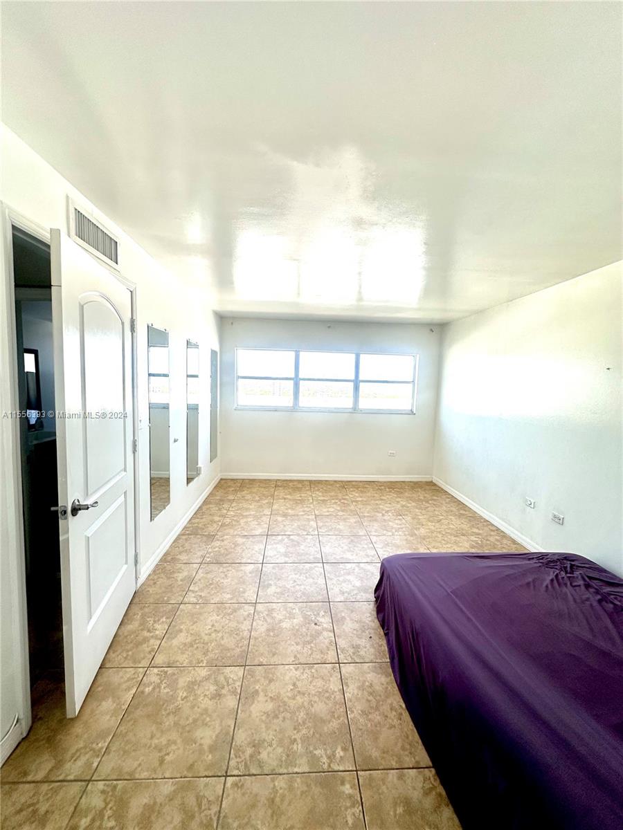 1881 Washington Ave # 11H