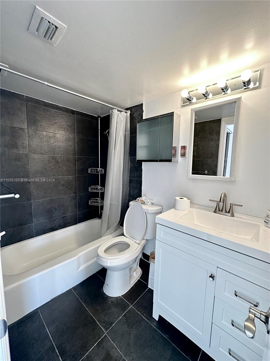 1881 Washington Ave # 11H