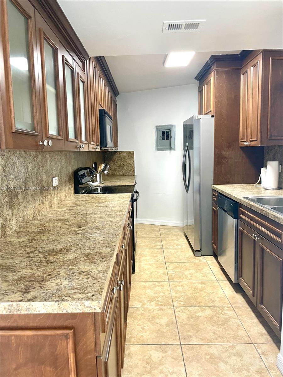 1881 Washington Ave # 11H