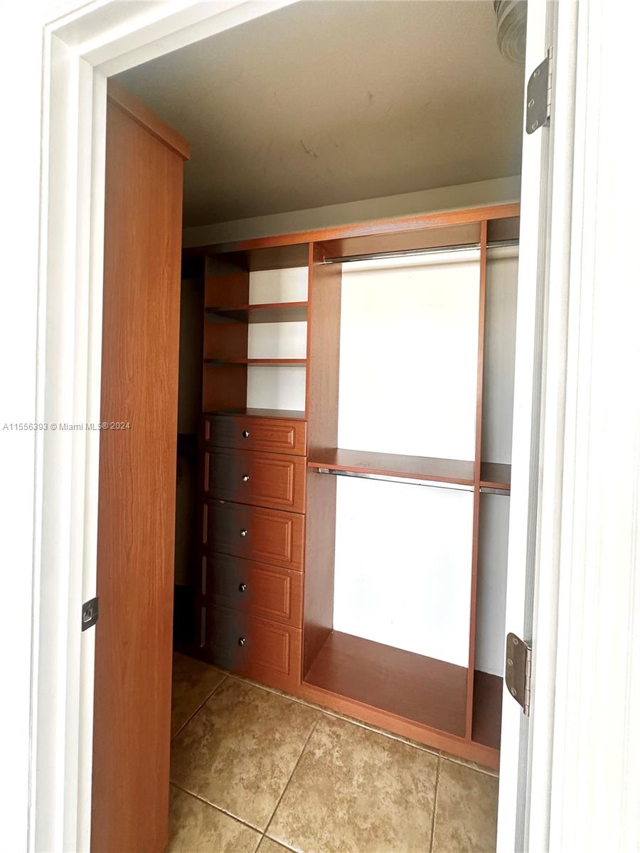 1881 Washington Ave # 11H