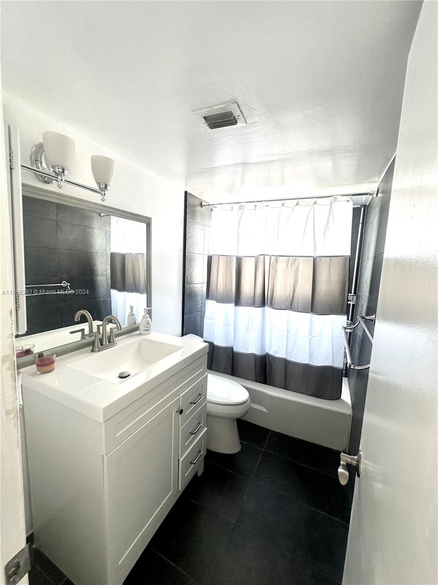 1881 Washington Ave # 11H