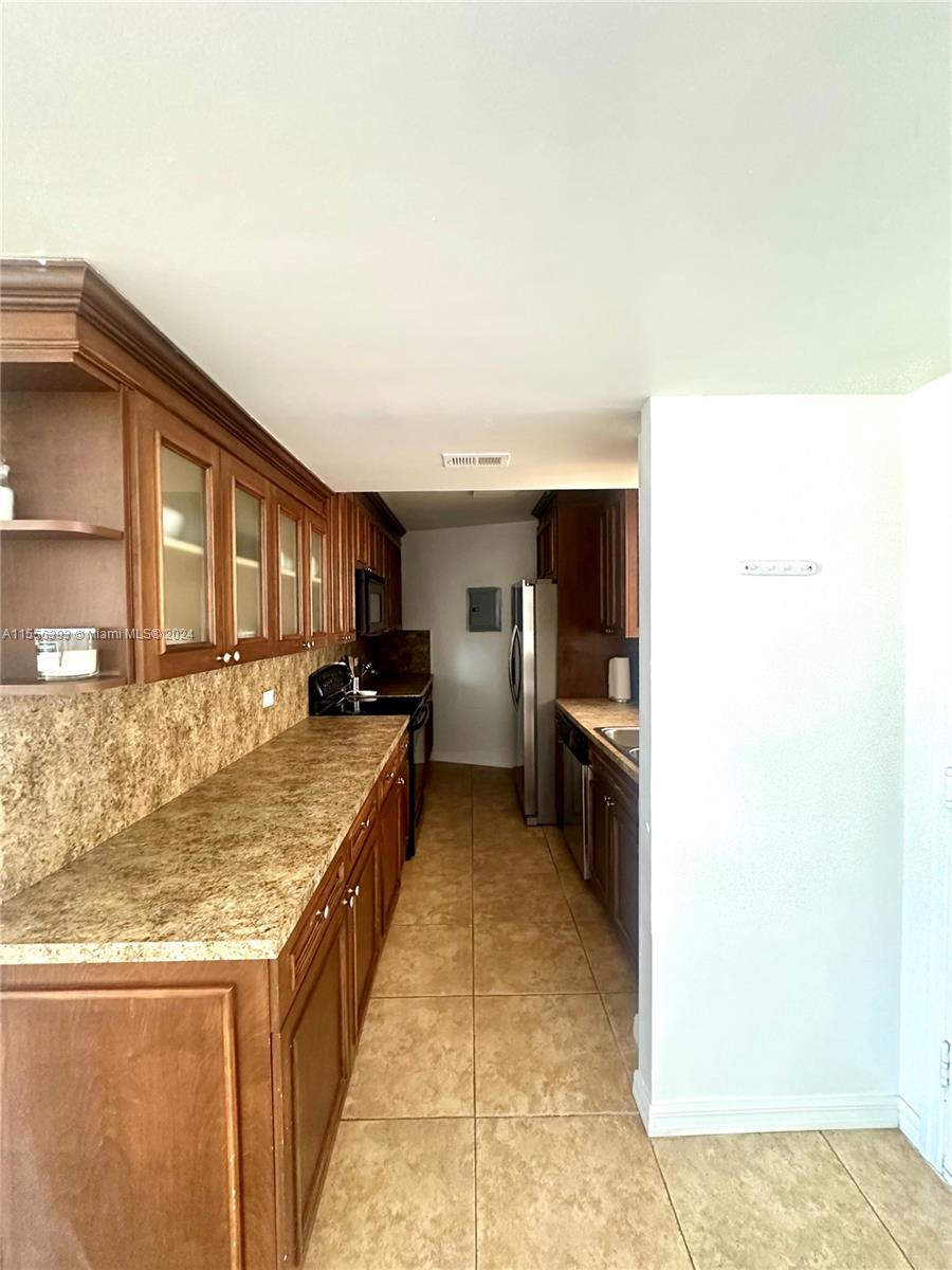 1881 Washington Ave # 11H