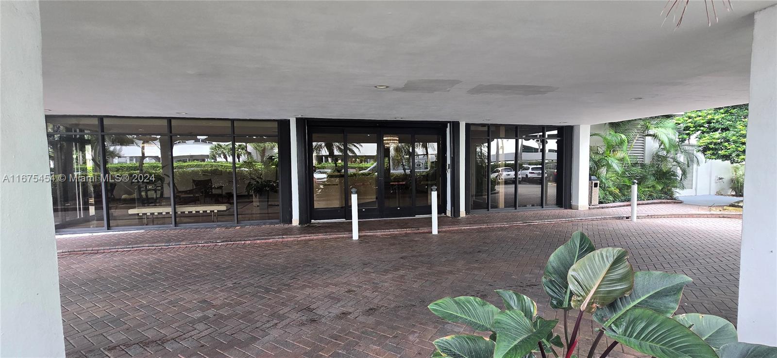 1408 Brickell Bay Dr # 204