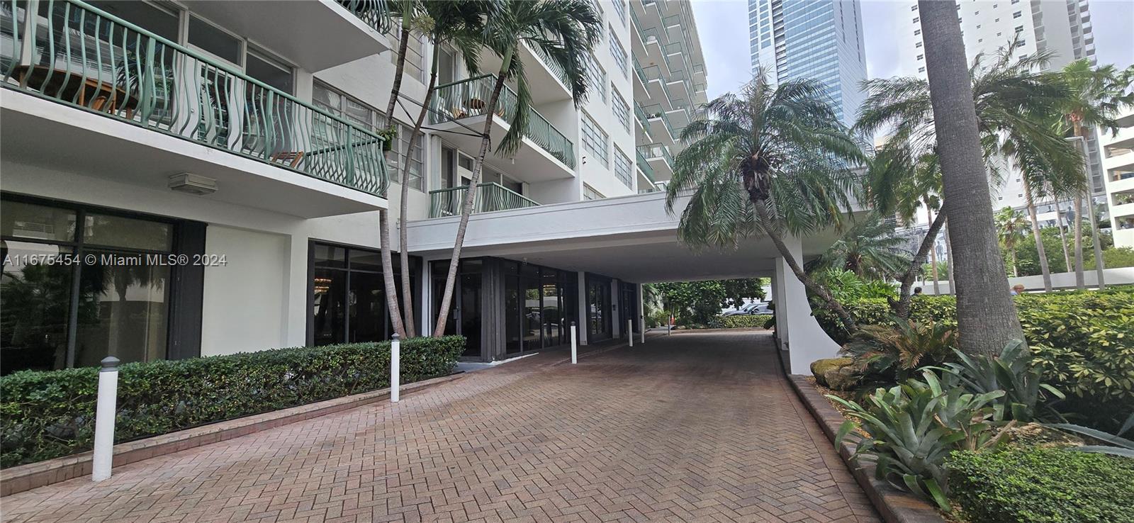 1408 Brickell Bay Dr # 204