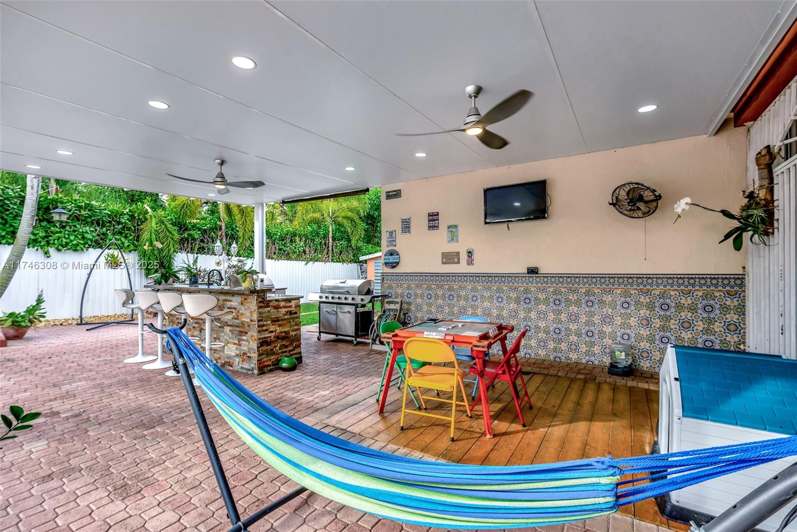 5750 SW 67th Ave