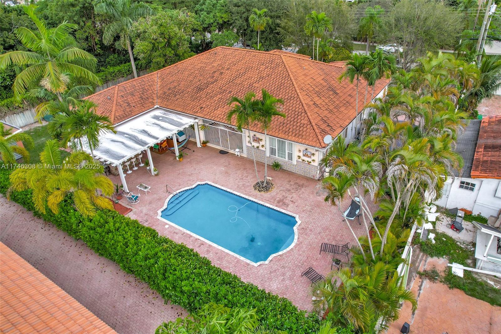 5750 SW 67th Ave