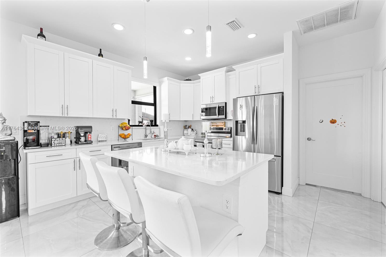 2810 DIPLOMAT PKWY W