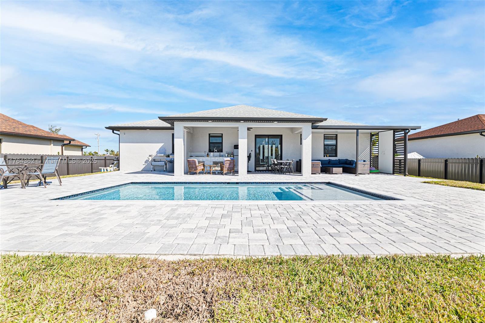 2810 DIPLOMAT PKWY W