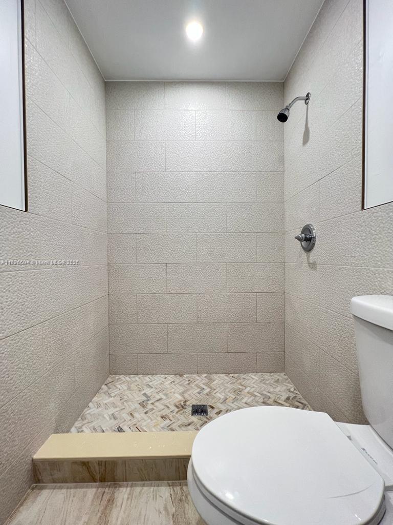 16137 SW 68th St Unit: Estudio