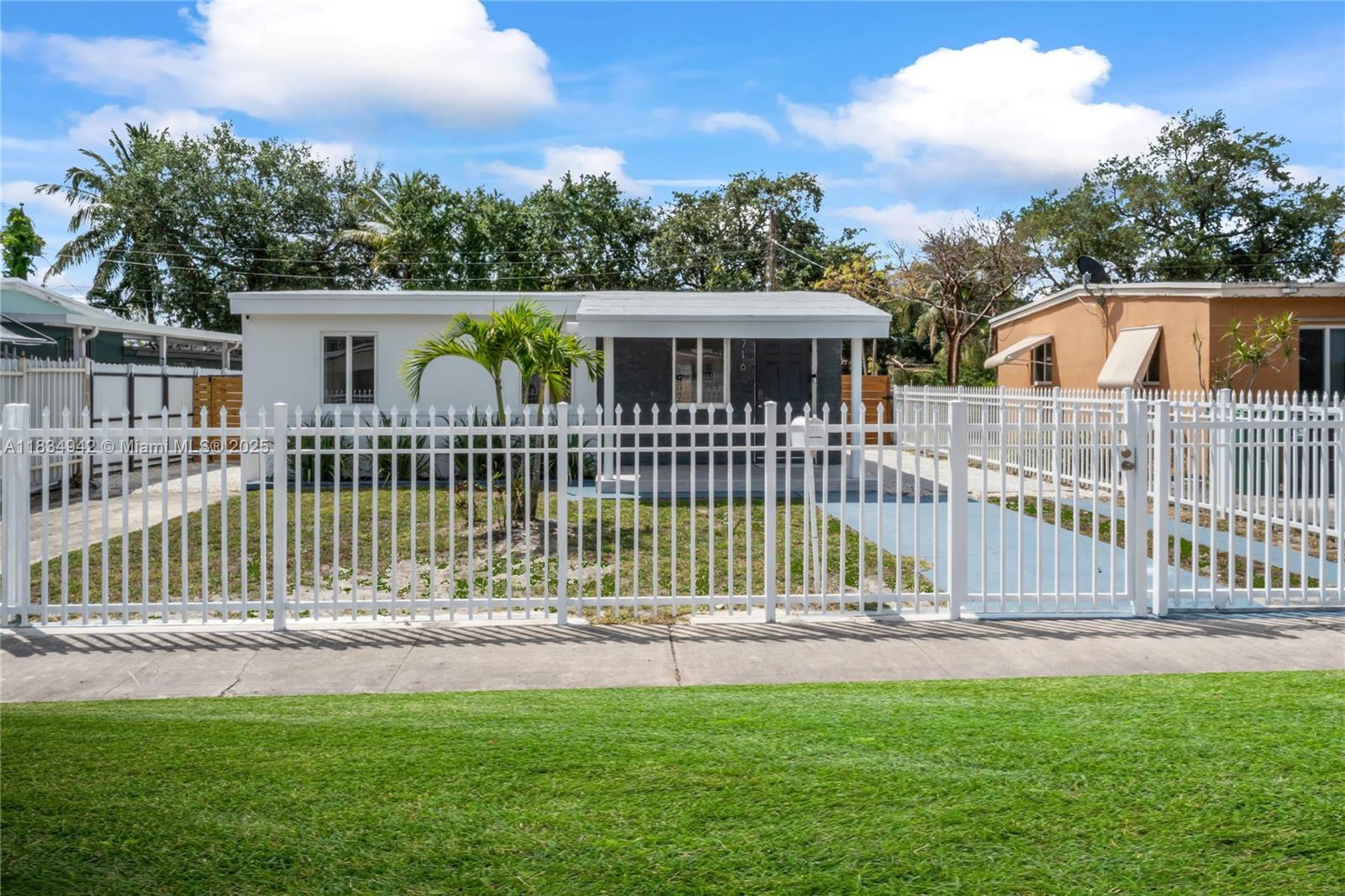 716 Burlington St, Opa-Locka