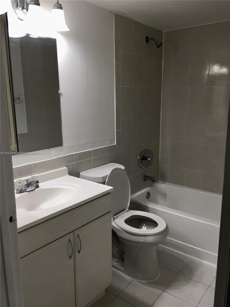 8185 NW 7th st # 219