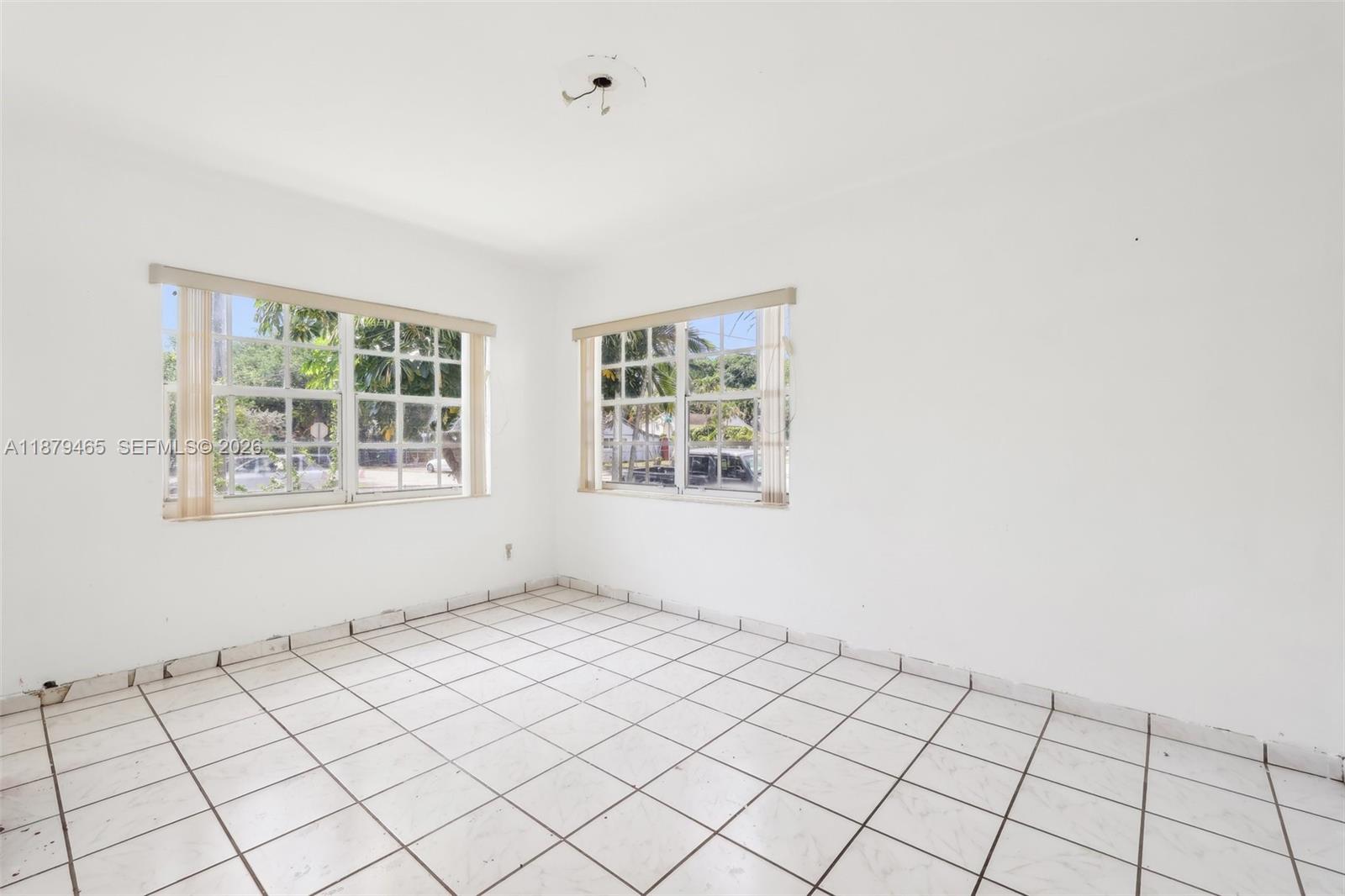1121 SW 36th Ave