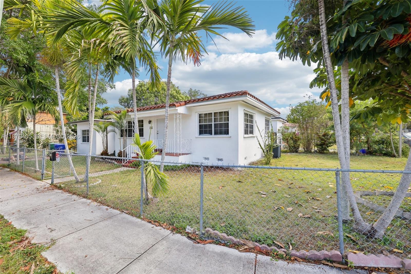 1121 SW 36th Ave