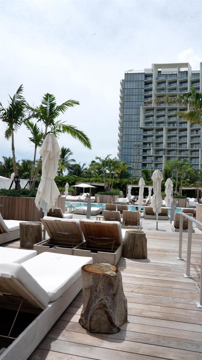 2301 Collins Ave # 836