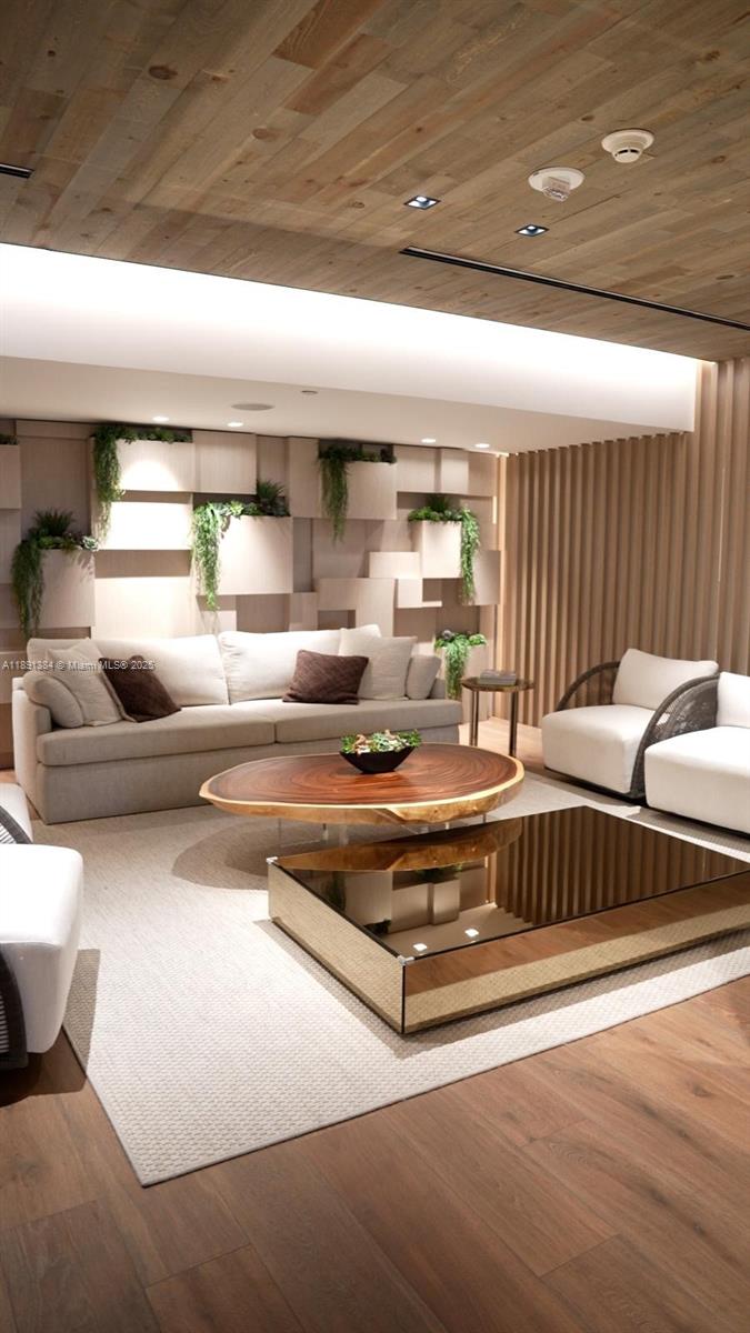 2301 Collins Ave # 836