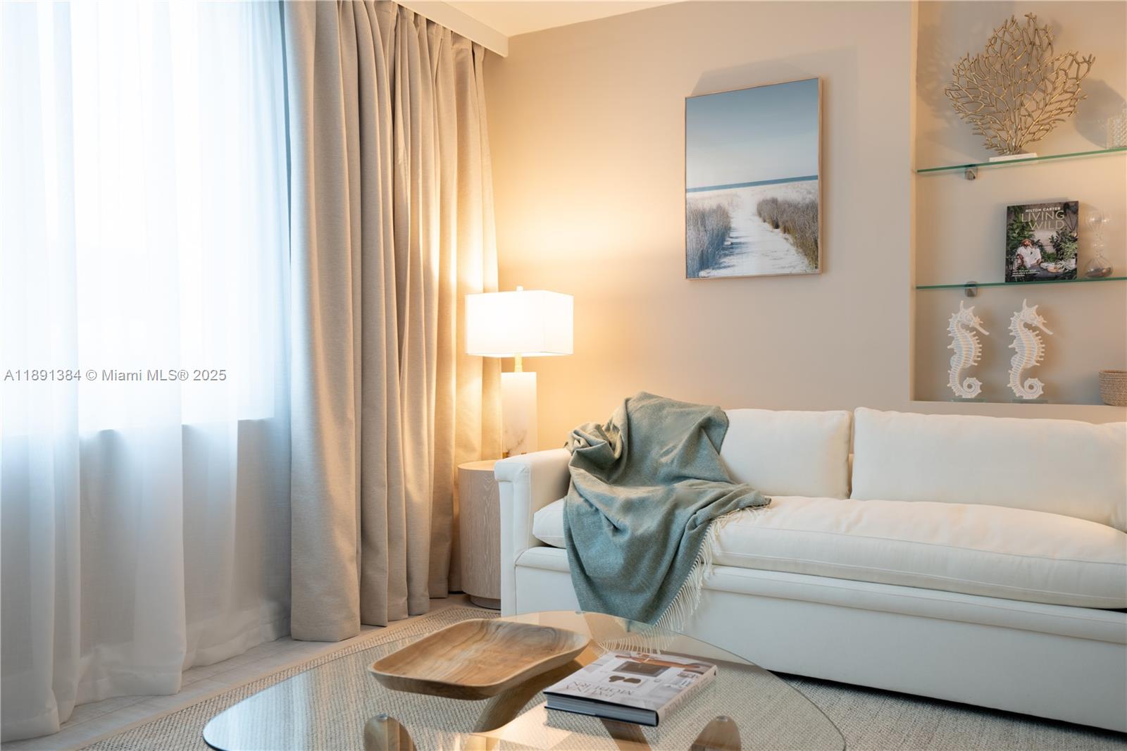 2301 Collins Ave # 836