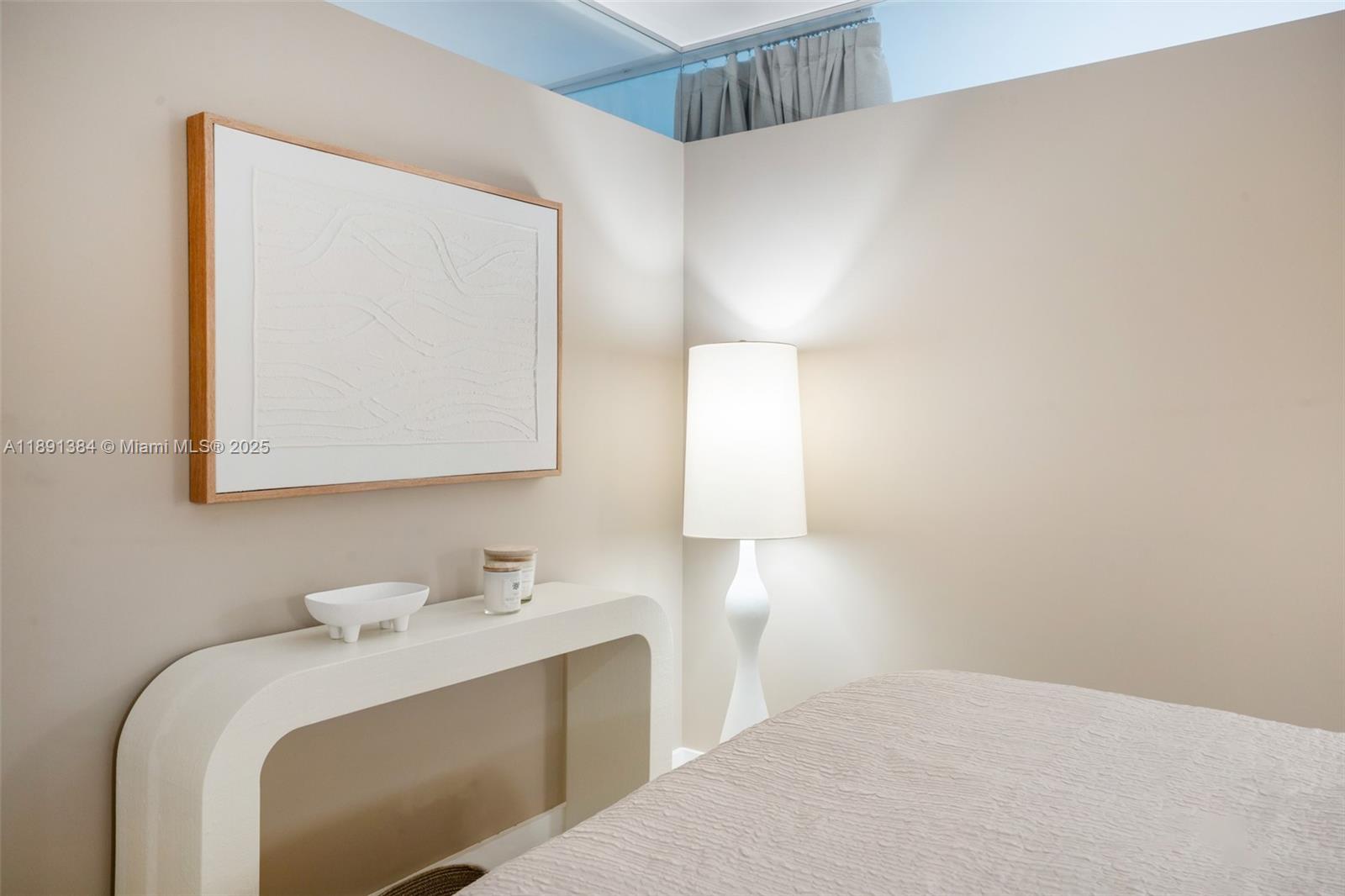 2301 Collins Ave # 836