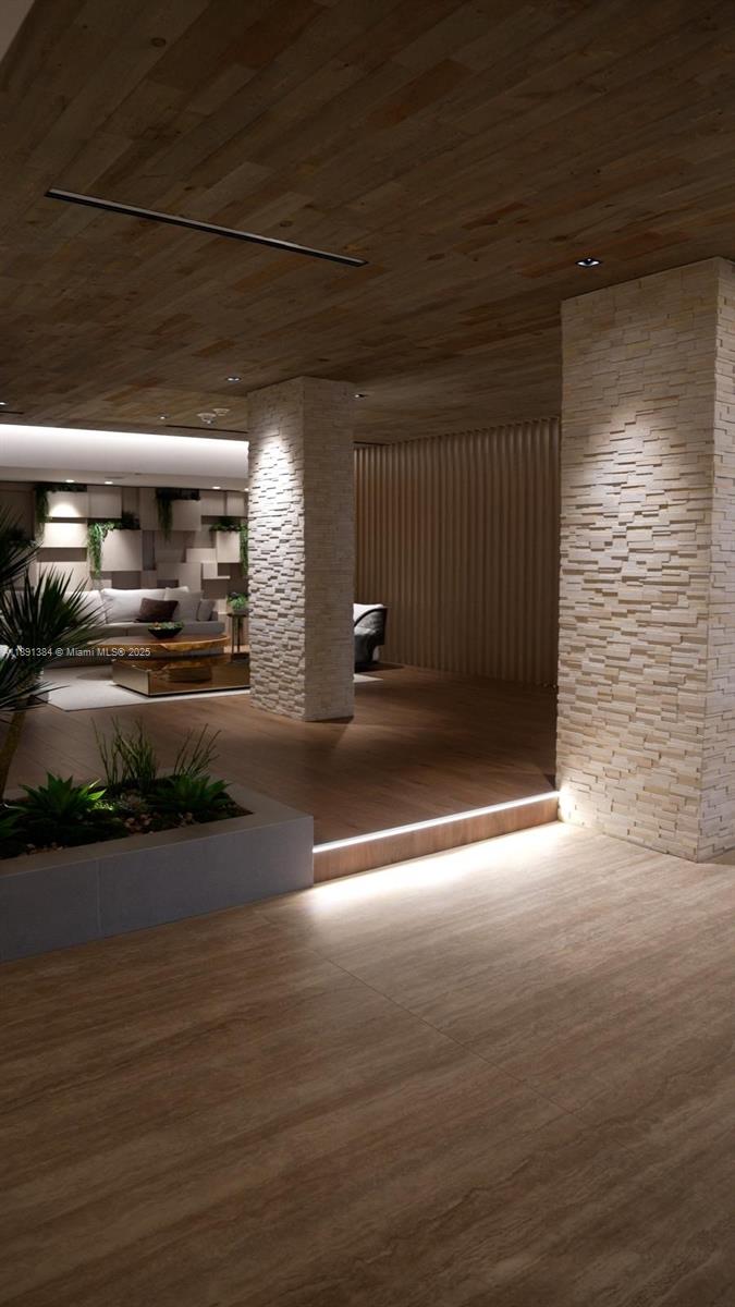 2301 Collins Ave # 836