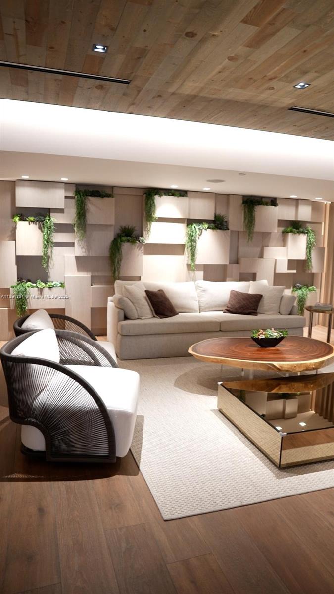 2301 Collins Ave # 836