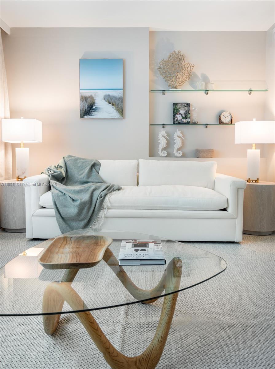 2301 Collins Ave # 836