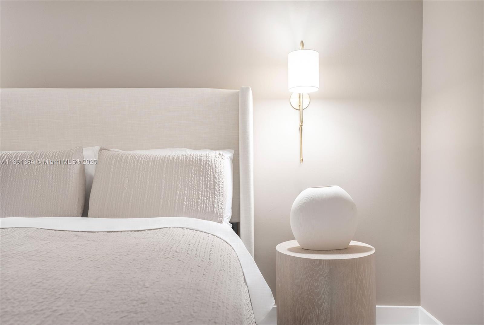 2301 Collins Ave # 836