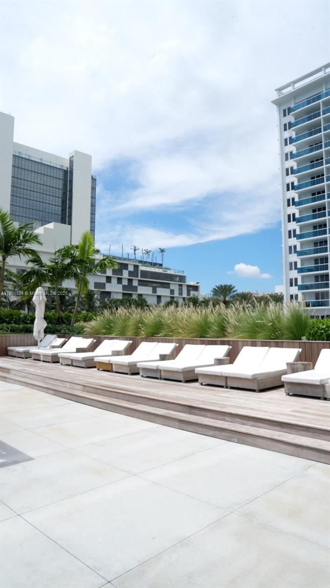 2301 Collins Ave # 836