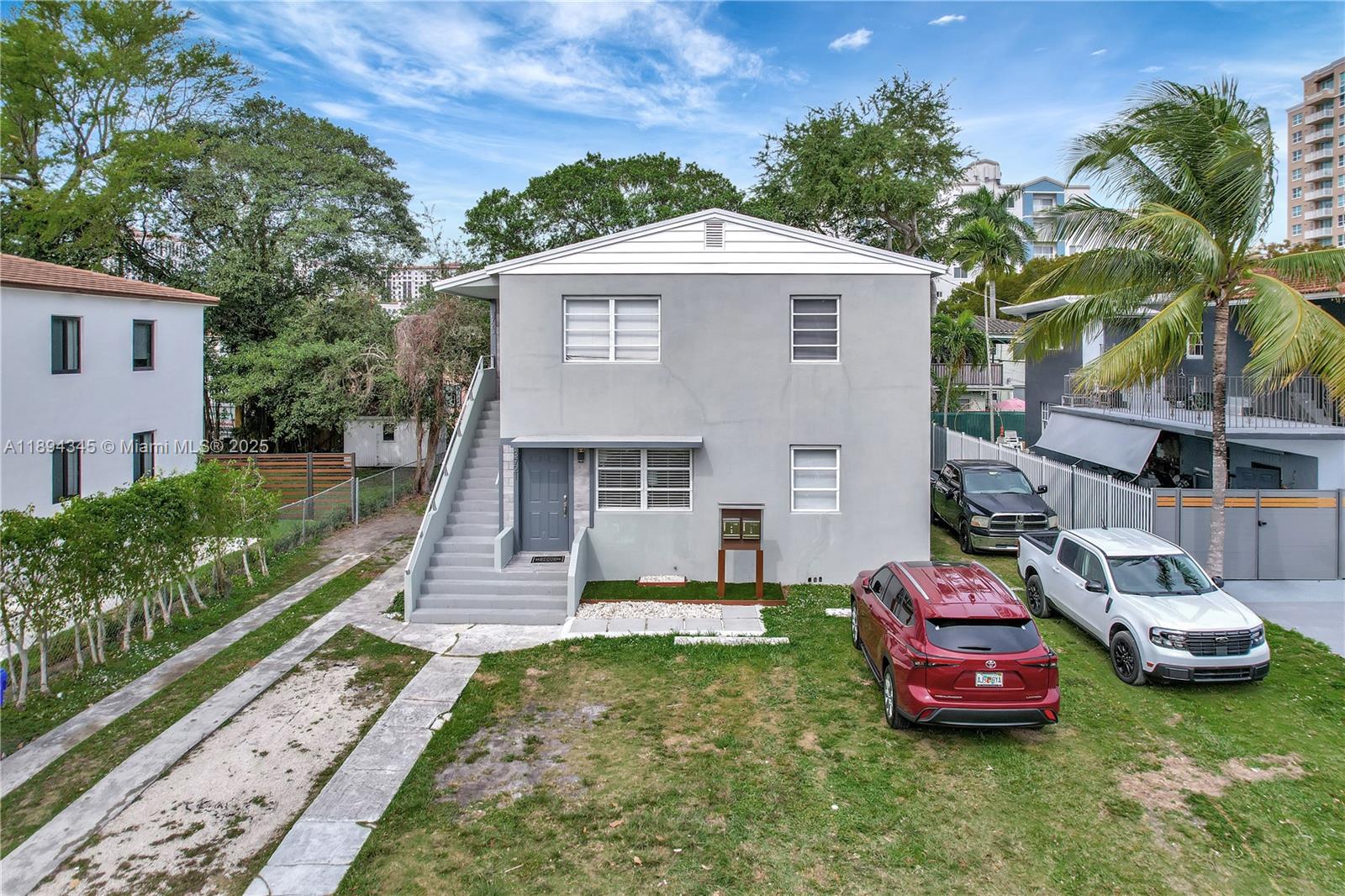 3721 SW 27th Ter