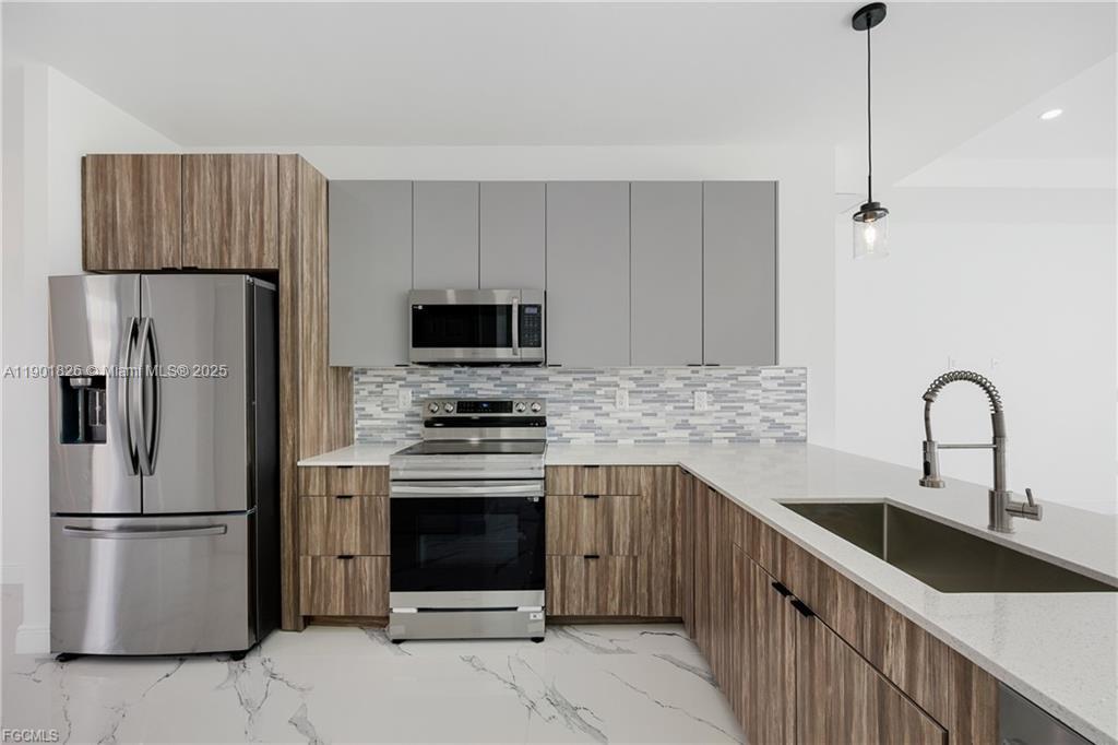 2027 NW 16TH PL # 2027, Other City - In The State Of Florida Unit: 2027