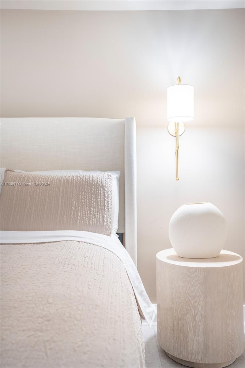 2301 Collins Ave # 836